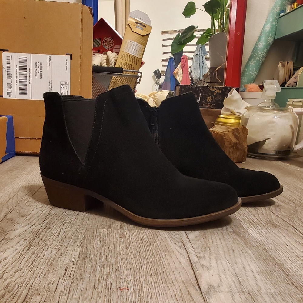 Black Kensie Booties